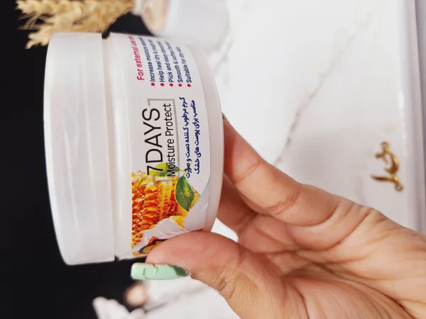 کرم مرطوب کننده کاسه ای دست و صورت رایحه شیر عسل برند بناوان BONAVAN