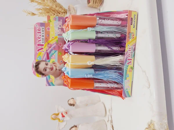 لیپ گلاس فانتزی طرح آویز نخی برند مجیک کد 1273