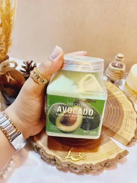 اسکراب شنی صورت و بدن رایحه آووکادو فیکاوجی FEICAOJI کد 137286