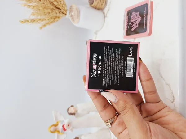 تینت لب و گونه جادویی سیاه برند موکالرو مدل LOVE کد ES3765