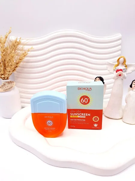 کرم ضد آفتاب بی رنگ بیواکوا 60 Spf با عصاره آلوورا کد 37381