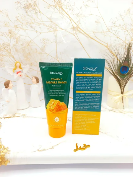 فوم شستشو صورت آبرسان و ضد لک عسل بیواکوا BIOAQUA کد BQY53522