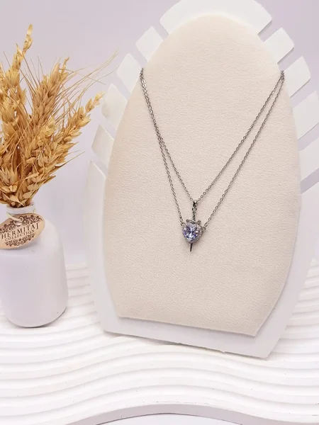 گردنبند پینترستی طرح قلب و شمشیر (رنگ سفید )