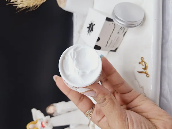 کرم روشن کننده و آبرسان شیر گاو ایمیجز IMAGES | پخش عمده