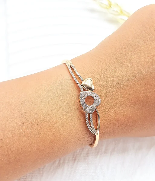 دستبند پینترستی دو شاخه قلب و نگین دایره ای استیل رنگ ثابت طلایی