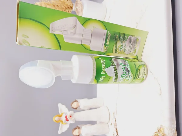 فوم حبابی براش دار خیار با آبرسانی عمیق پوست برند 3Q beauty کد 4168