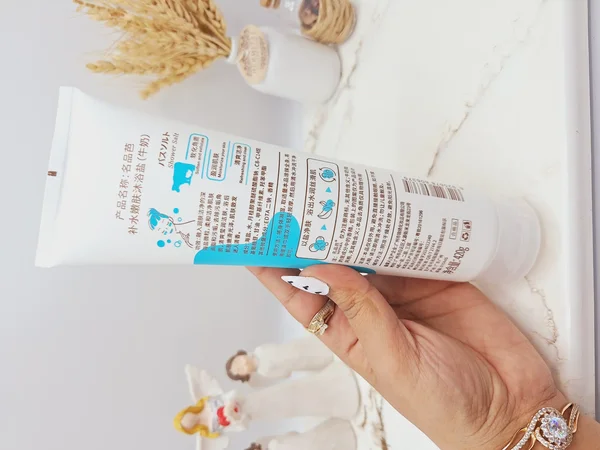 اسکراب ونمک بدن شیرگاو برند کیونیو کد 6375