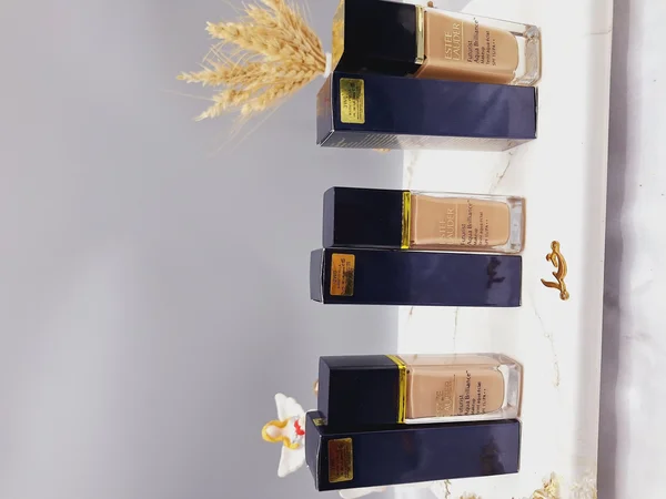 کرم پودر شیشه ای استی لادر Estee Luader با کیفیت عالی