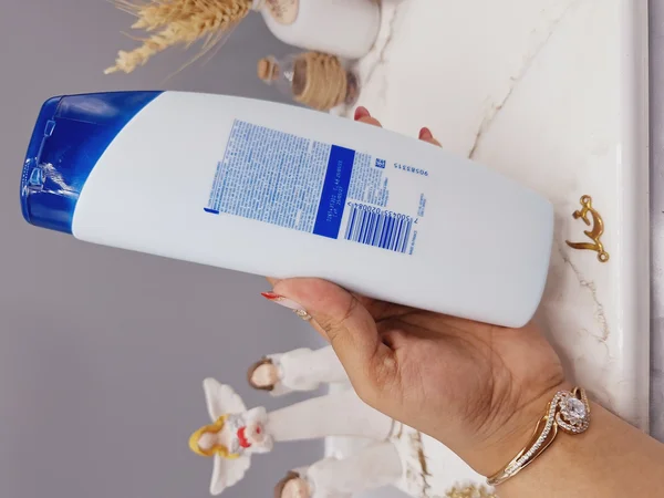 شامپو ضد شوره و نرم کننده پوست سر هد اند شولدرز مردانه کد 0084