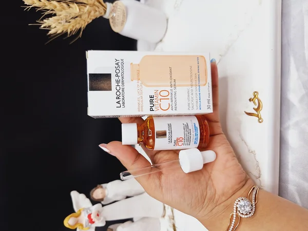 سرم ویتامین C10 جوانساز و روشن کننده لاروش پوزای حجم 30 میلی لیتر کد 0570