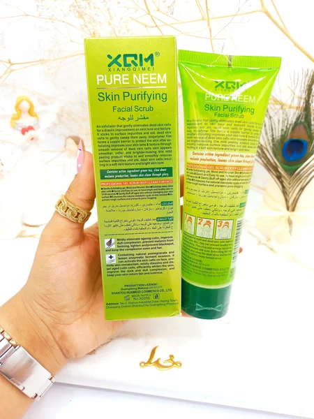  ژل اسکراب لایه بردار و روشن کننده 92 درصد صورت و بدن (چای سبز) XQM کد 2554