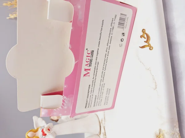 بالم لب خوشبو کیتی آویزدار برند مجیک MAGIC کد LC1237