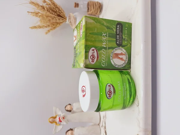 موم سرد با کاغذ اپیلاسیون همراه با کاردک رایحه آلوئه ورا برند RONA کد 3138