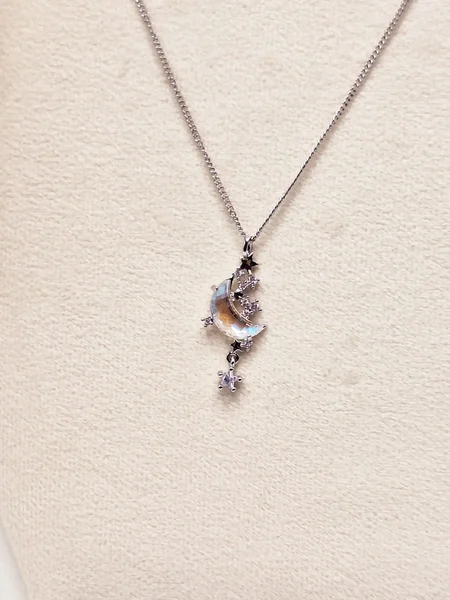 گردنبند پینترستی ماه و ستاره اوپال شاینی