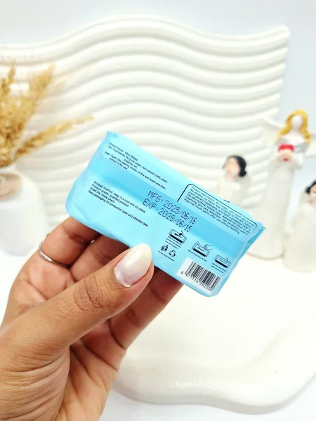 دستمال مرطوب 8 تایی طرح کرومی Mini Wipes کد 2030