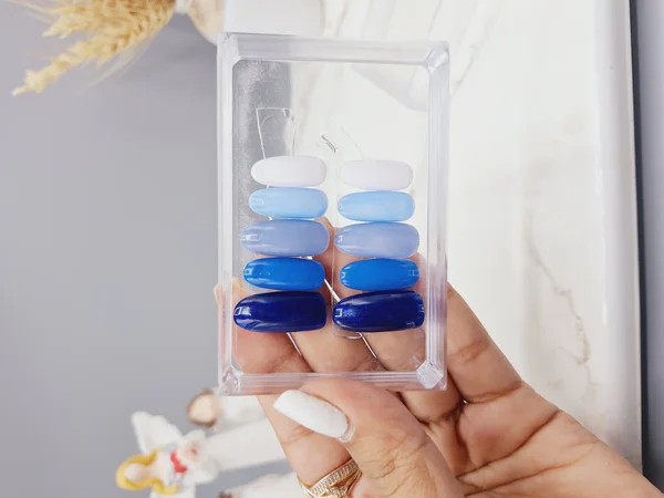 ناخن مصنوعی با مواد کاشت درجه ۱ طرح ساده و شیک رنگ آبی (به همراه پک اختصاصی)