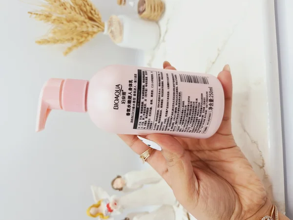 لوسیون بدن روشن کننده با رایحه کاکائو برند بیوآکوا حجم 250 میل کد 9667