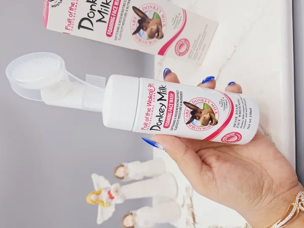 فوم براش دار سفید کننده شیر الاغ وکالی اصل 150 میل صورتی کد HA-3044